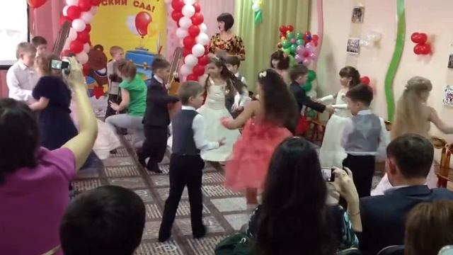 Новый Уренгой. Дети танцуют рок н ролл. смотреть онлайн