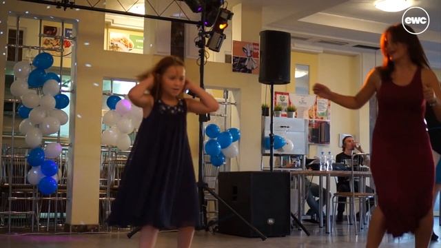 ЕВА И ДИАНА ТАНЦУЮТ ЗАЖИГАЛКИ смотреть онлайн