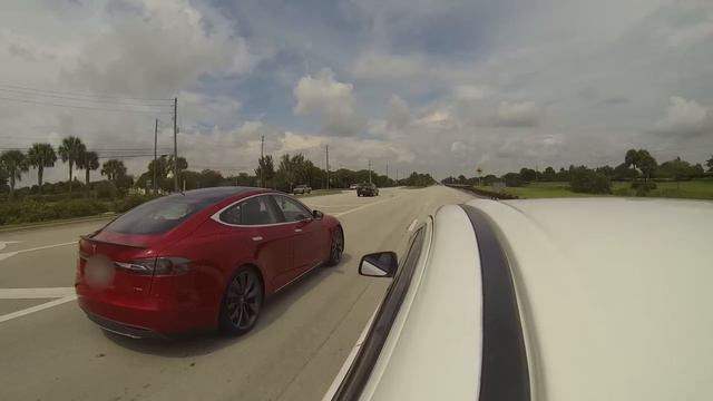 Tesla Model S P85 vs 2008 Mitsubishi Evo GSR street Race from a Dead Stop смотреть онлайн