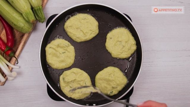 Перемалываю все в блендере и жарю на сковороде - могу съесть сразу 10 штук! смотреть онлайн