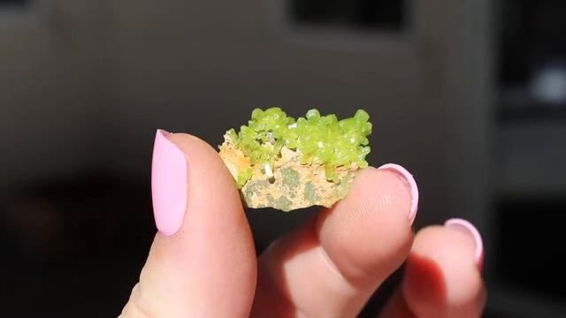 393072239196 Bright Chartreuse Green Pyromorphite On White Matrix Large Specimen From China смотреть онлайн