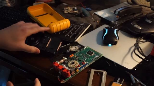 Fluke 83/85 Disassmbly and LCD Repair смотреть онлайн