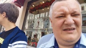 Идем на Красную площадь. От метро Площадь революции.