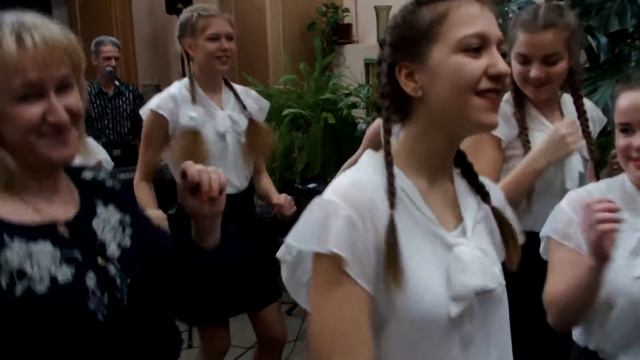 Колпино. Утренник в ДК "ДОСУГ". Выступление Группы "Колпино Бэнд" смотреть онлайн