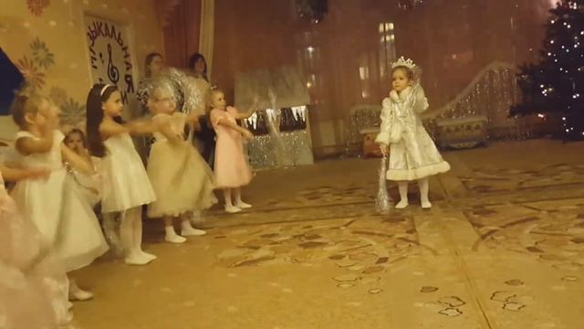 Новогодний утренник в детском саду смотреть онлайн