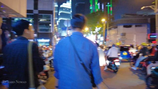 Christmas in Vietnam 4K - Saigon (Ho Chi Minh City) ASMR Walking Tour Ultra HD смотреть онлайн