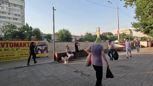 Скрипач на станции М.Горький, Ташкент.