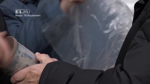 В Богдановиче вскрыли капсулу времени, которую заложили 50 лет назад смотреть онлайн