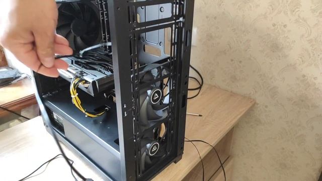 Вентилятор для корпуса Arctic F14 PWM PST