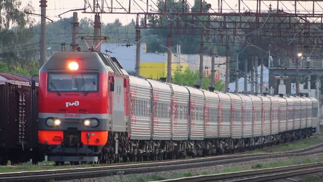 Электровоз ЭП2К-362 с поездом№140М Брянск-Санкт Петербург станция Обнинское (отправление) 11.07.202 смотреть онлайн