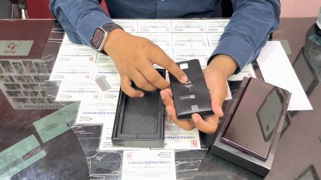 Unboxing and Deal सबसे सस्ता Samsung S22 Ultra 512Gb Indian With 1 Year Warranty. #cortekenterprise смотреть онлайн