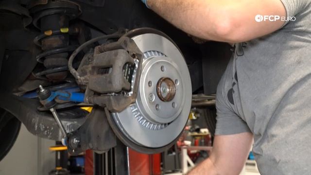 Volvo Rear Shock Removal And Replacement DIY (Volvo P3 - S80, V70, XC70, XC60, S60,V60) смотреть онлайн