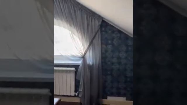 Дизайн штор для мансардного окна. Стильный кабинет на мансарде. смотреть онлайн