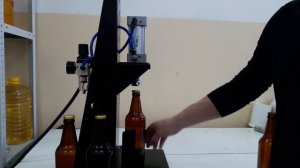 Укупорщик кроненпробок полуавтомат