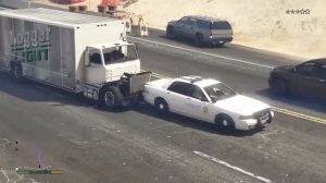 GTA 5 Тревор на грузовиках давит машины полиции