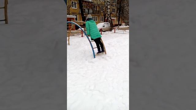 Пол это лава но у нас потом бабушка попросила время пришлось снимать сново😄😄 смотреть онлайн