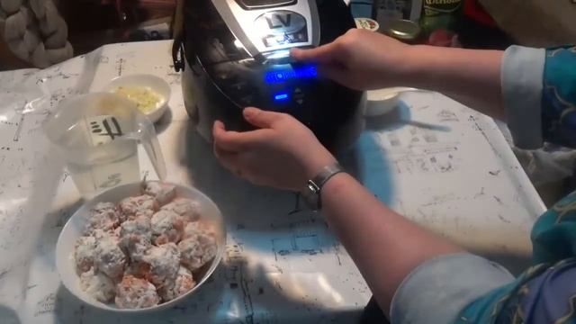 Котлеты из капусты и фарша индюшатины в томатном соусе в мультиварке смотреть онлайн