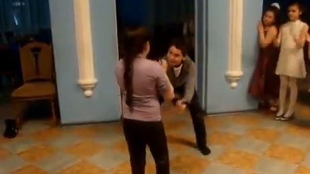 Lezginka . kavkazskie deti rvut tanc pol) лезгинка дети талант!!! смотреть онлайн