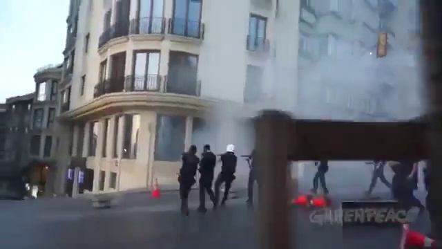 War in Istanbul Taksim Gezi Park смотреть онлайн