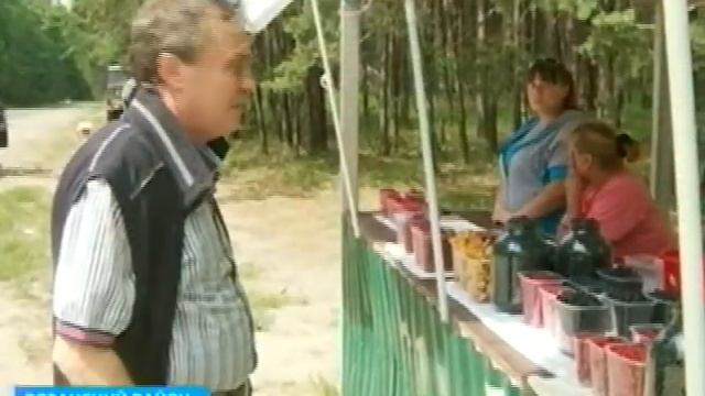 Вдоль рязанских дорог торгуют грибами и ягодами смотреть онлайн