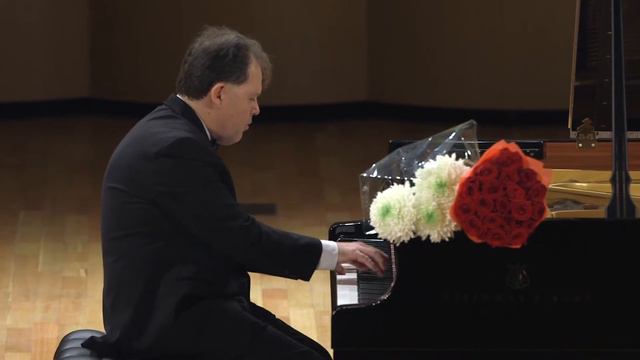 Yuri Bogdanov plays F.Schubert - Moment musical op.94 N°3 f moll смотреть онлайн