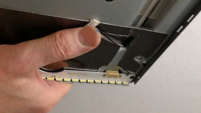Ремонт телевизора Samsung UE32ES6100W. Уменьшить ток подсветки BN44-00517A. смотреть онлайн