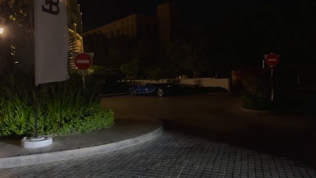 £5m Bugatti Divo Crashes Bugatti Mistral VIP Launch смотреть онлайн