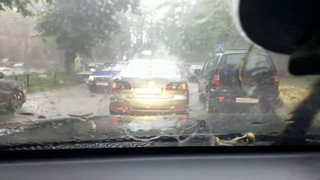 Симферополь, ул. Декабристов, 23.05.14....досчик с градом смотреть онлайн