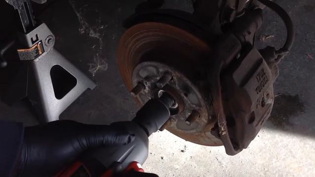 Saturday Projects™ .com | 1994 Toyota Tercel Engine Rebuild 12 - Remove drive shafts. смотреть онлайн