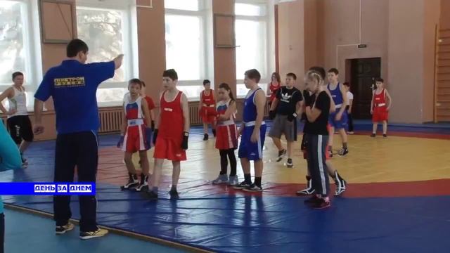 Перчатки Валуева для Кочубеевского спортсмена.mp4 смотреть онлайн
