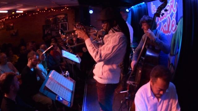 "Bréhec Baie" - M. Zenino CZQ смотреть онлайн