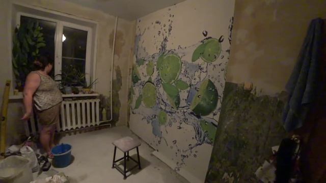 КАК КЛЕИТЬ 3D ОБОИ. КЛЕЮ НА КУХНЕ ВСЕГО 3 ПОЛОСКИ. смотреть онлайн