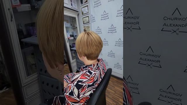 Короткая стрижка в стиле Паж.Окрашивание в натуральных оттенках блонд. #beauty #стрижки #парикмахер смотреть онлайн