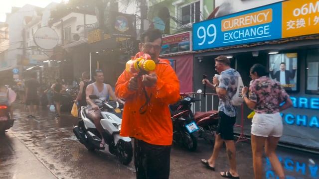 Как празднуют Сонгкран в Тайланде смотреть онлайн