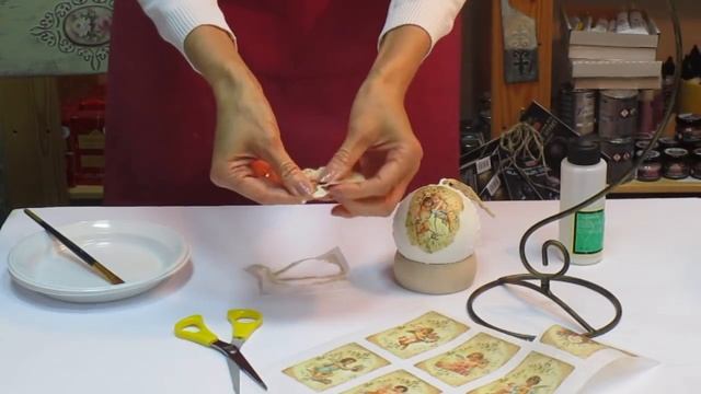 Glow in the dark - Christmas ball ornament decoupage tutorial смотреть онлайн