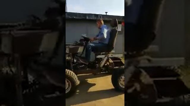 Минитрактор. Первый выезд из гаража.))) смотреть онлайн