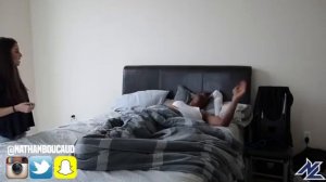 НАСРАЛА НА ПАРНЯ ПОКА ОН СПАЛ!!! ПРАНК