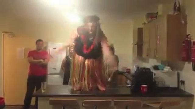 Flat 27 Lawson halls Harlem Shake... Tom Molloys Birthday Bash смотреть онлайн