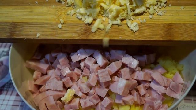Забытый РЕЦЕПТ 80-х годов! КАРТОШКА + КОЛБАСА! Необычный ужин или перекус из картошки с колбасой смотреть онлайн