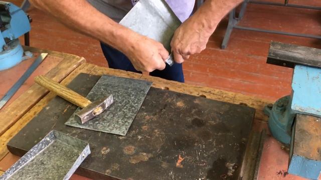 Как изготовить совок из жести смотреть онлайн