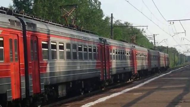 Электропоезд ЭР2Т-7183 платформа Зосимова пустынь 3.06.2015 смотреть онлайн