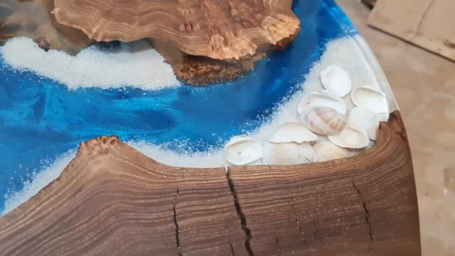 Карагач. Журнальный столик из массива карагача с рекой из эпоксидной смолы. смотреть онлайн