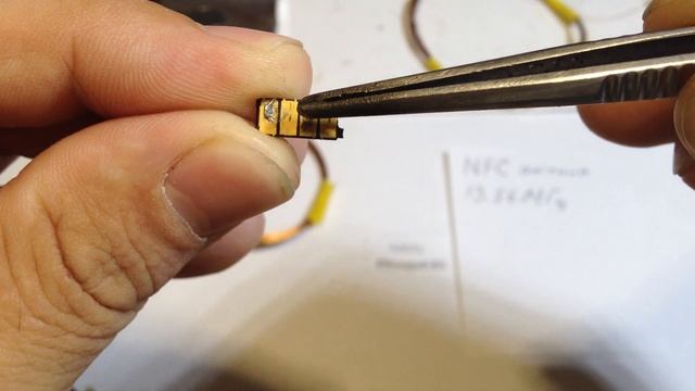 Антенна на корпусе аккумулятора.Зачем она нужна? смотреть онлайн