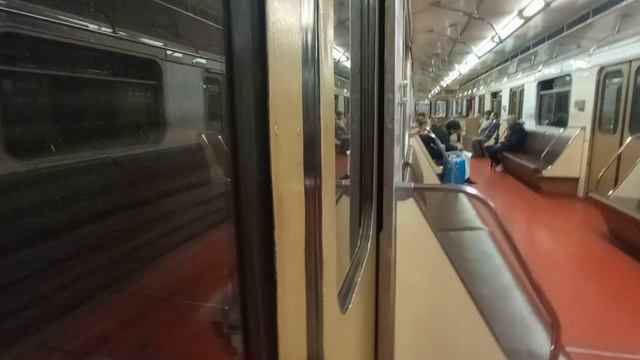 Перегон станций метро Беломорская — Ховрино! Уникальный вагон с красным полом+тихий БПСН! смотреть онлайн