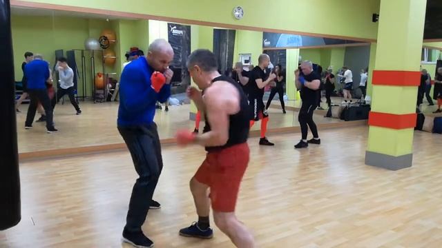 Отработка защиты в парах - Тренировка по боксу - Александр (Барнаул 22) cccpboxer смотреть онлайн
