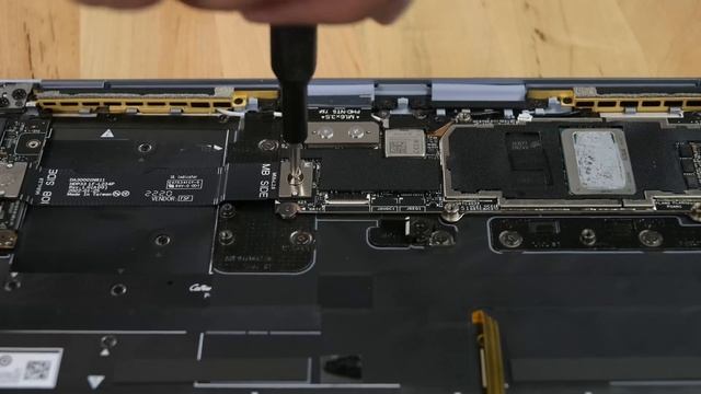 The Dell XPS 13 (2022) Teardown: Is This The 13" Laptop We've Been Waiting For? смотреть онлайн