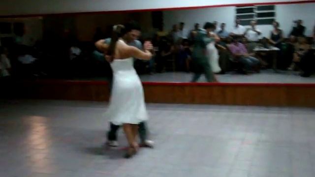 Brenda Tonellotto y Lucas "el Rana" Robañera смотреть онлайн