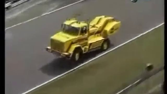 Грузовики с реактивными двигателями Trucks with jet engines смотреть онлайн