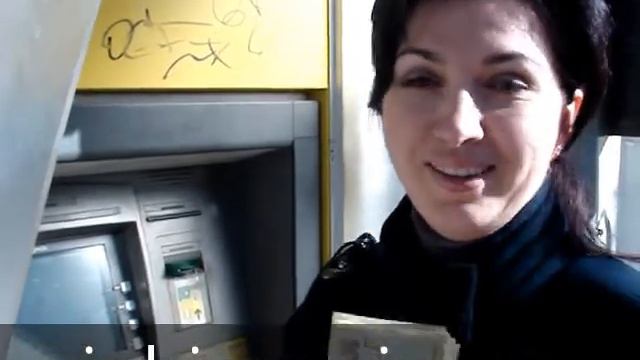 Люди с утра на работу , а я к банкомату снимать деньги ))) смотреть онлайн
