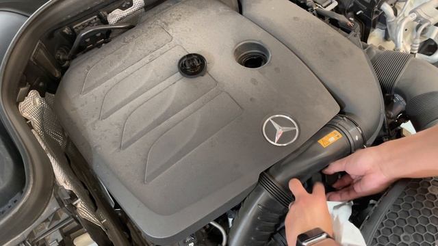 How to change your oil filter on a Mercedes 2020 GLC300 with the M264 Engine смотреть онлайн